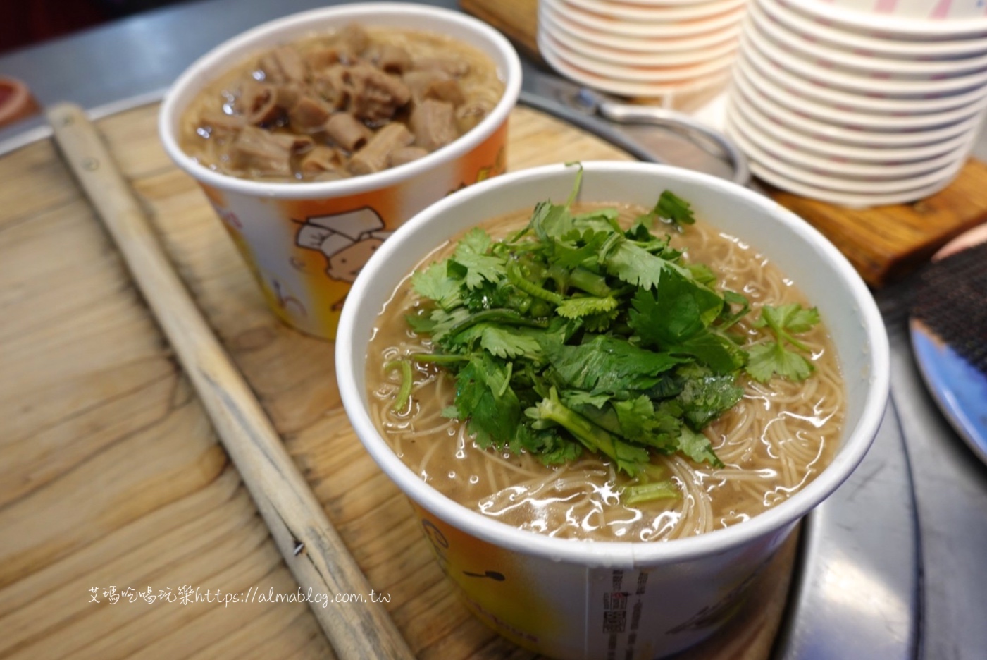 在地10年以上庶民小吃!熱賣上千顆煎餃.華麗轉身冰店.23年碳烤雞排.料超多的國王&鮮芋QQ 在地10年以上庶民小吃!熱賣上千顆煎餃.華麗轉身冰店.23年碳烤雞排.料超多的國王&鮮芋QQ