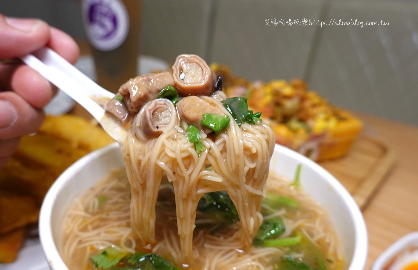 在地10年以上庶民小吃!熱賣上千顆煎餃.華麗轉身冰店.23年碳烤雞排.料超多的國王&鮮芋QQ 在地10年以上庶民小吃!熱賣上千顆煎餃.華麗轉身冰店.23年碳烤雞排.料超多的國王&鮮芋QQ