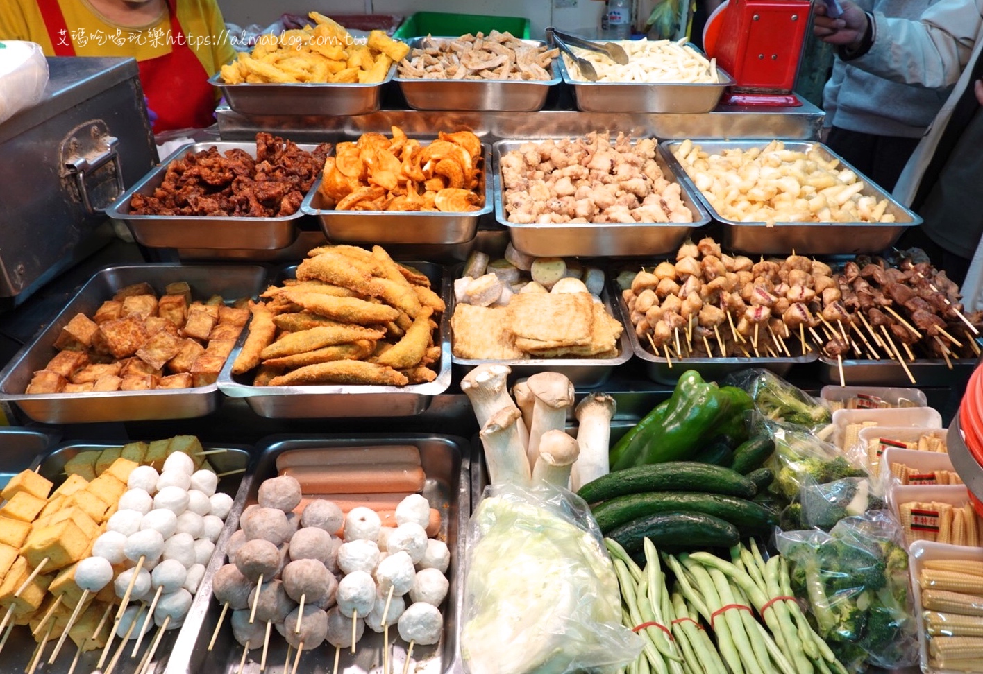 在地10年以上庶民小吃!熱賣上千顆煎餃.華麗轉身冰店.23年碳烤雞排.料超多的國王&鮮芋QQ 在地10年以上庶民小吃!熱賣上千顆煎餃.華麗轉身冰店.23年碳烤雞排.料超多的國王&鮮芋QQ