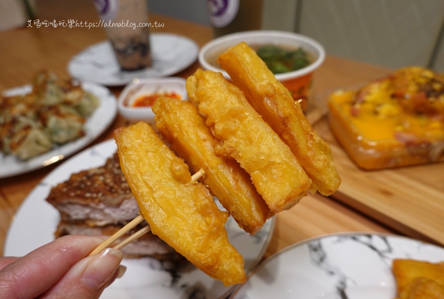 在地10年以上庶民小吃!熱賣上千顆煎餃.華麗轉身冰店.23年碳烤雞排.料超多的國王&鮮芋QQ 在地10年以上庶民小吃!熱賣上千顆煎餃.華麗轉身冰店.23年碳烤雞排.料超多的國王&鮮芋QQ