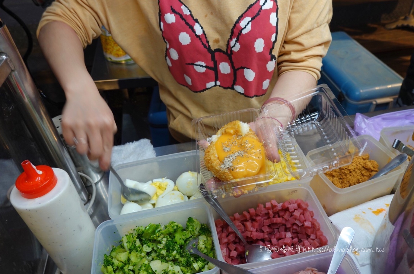 在地10年以上庶民小吃!熱賣上千顆煎餃.華麗轉身冰店.23年碳烤雞排.料超多的國王&鮮芋QQ 在地10年以上庶民小吃!熱賣上千顆煎餃.華麗轉身冰店.23年碳烤雞排.料超多的國王&鮮芋QQ