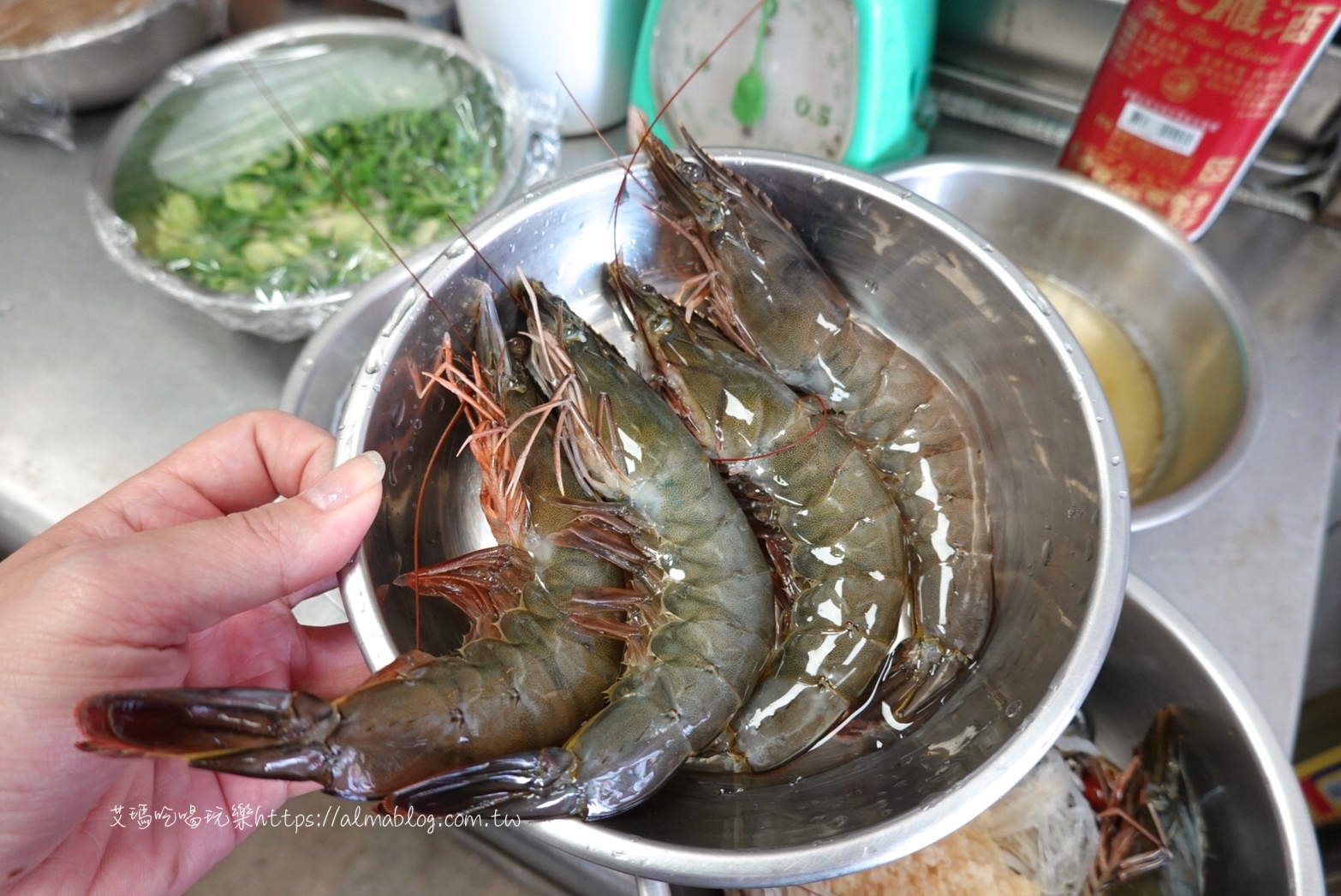 旗津來的霸氣海鮮!打卡名菜“扇貝花”、20公分大明蝦、新推出“整尾大花枝” 旗津來的霸氣海鮮!打卡名菜“扇貝花”、20公分大明蝦、新推出“整尾大花枝”