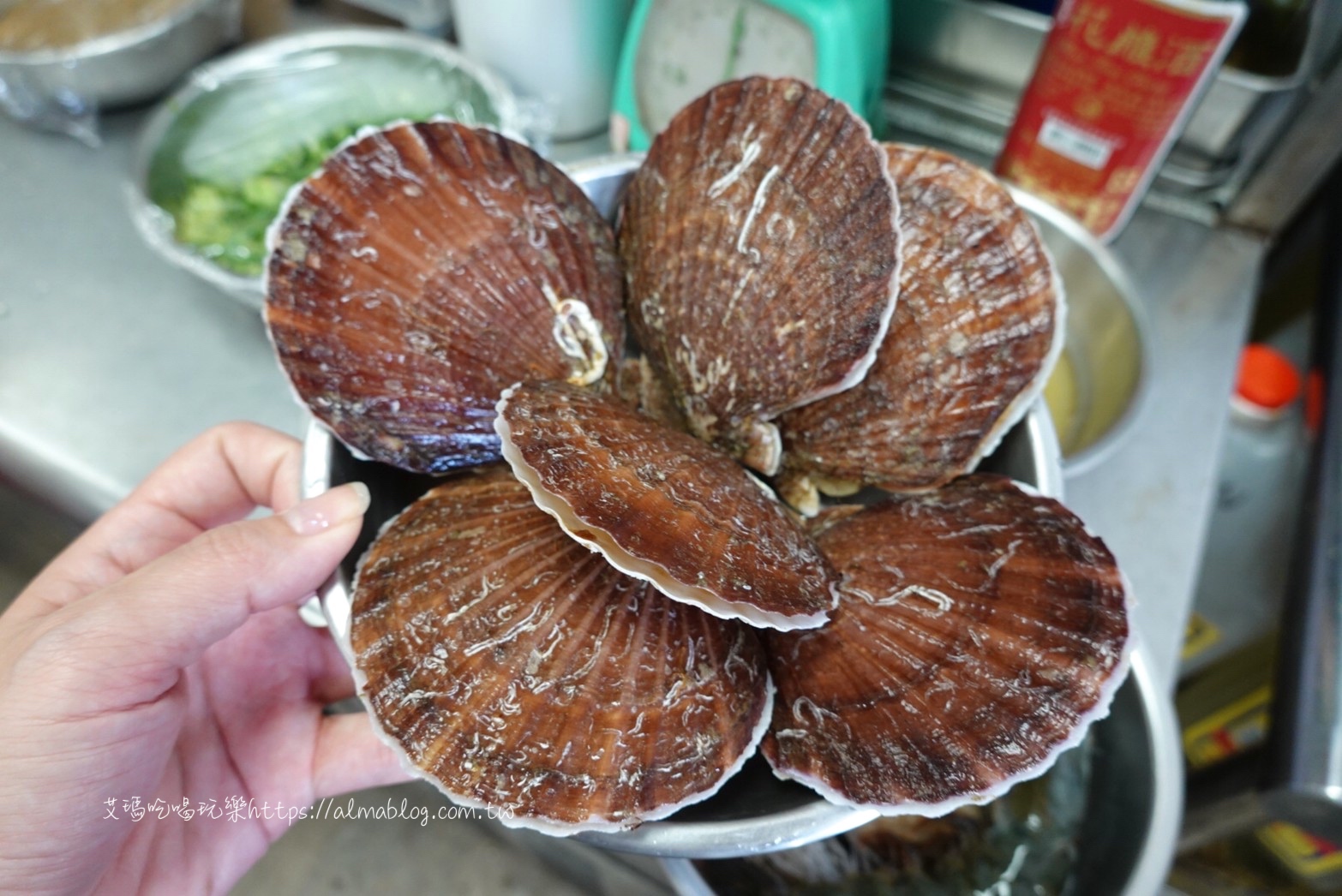 旗津來的霸氣海鮮!打卡名菜“扇貝花”、20公分大明蝦、新推出“整尾大花枝” 旗津來的霸氣海鮮!打卡名菜“扇貝花”、20公分大明蝦、新推出“整尾大花枝”