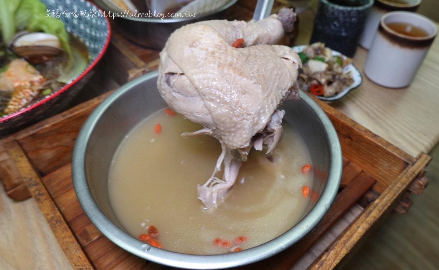 旗津來的霸氣海鮮!打卡名菜“扇貝花”、20公分大明蝦、新推出“整尾大花枝” 旗津來的霸氣海鮮!打卡名菜“扇貝花”、20公分大明蝦、新推出“整尾大花枝”