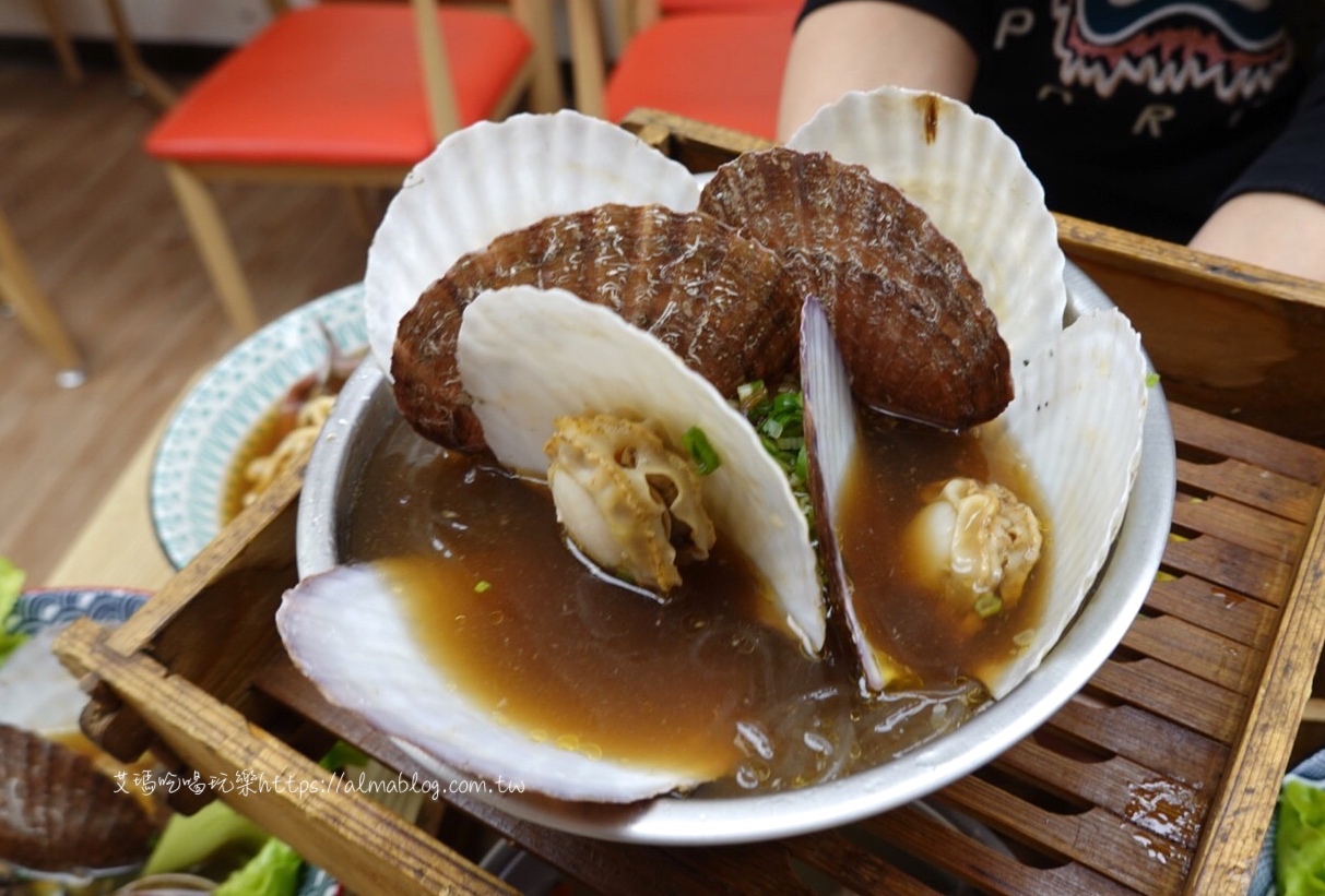 旗津來的霸氣海鮮!打卡名菜“扇貝花”、20公分大明蝦、新推出“整尾大花枝” 旗津來的霸氣海鮮!打卡名菜“扇貝花”、20公分大明蝦、新推出“整尾大花枝”