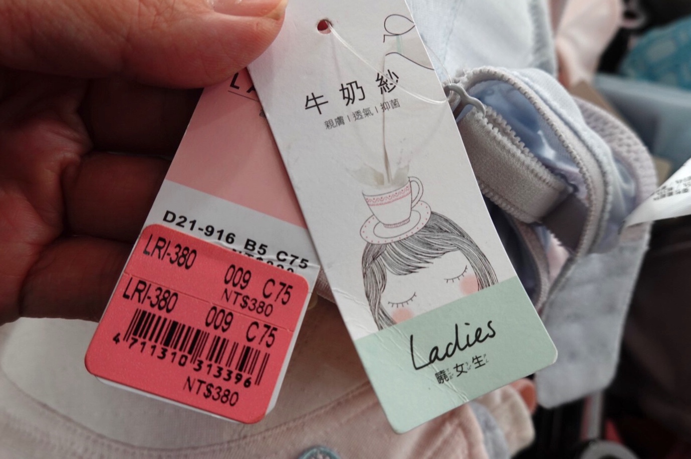 〖八德黛安芬工廠特賣〗即日起到4/5!激殺特賣$88起.消費滿額按讚分享就送.還有機會把電子鍋、吸塵器..帶回家(ᗒᗨᗕ) 〖八德黛安芬工廠特賣〗即日起到4/5!激殺特賣$88起.消費滿額按讚分享就送.還有機會把電子鍋、吸塵器..帶回家(ᗒᗨᗕ)