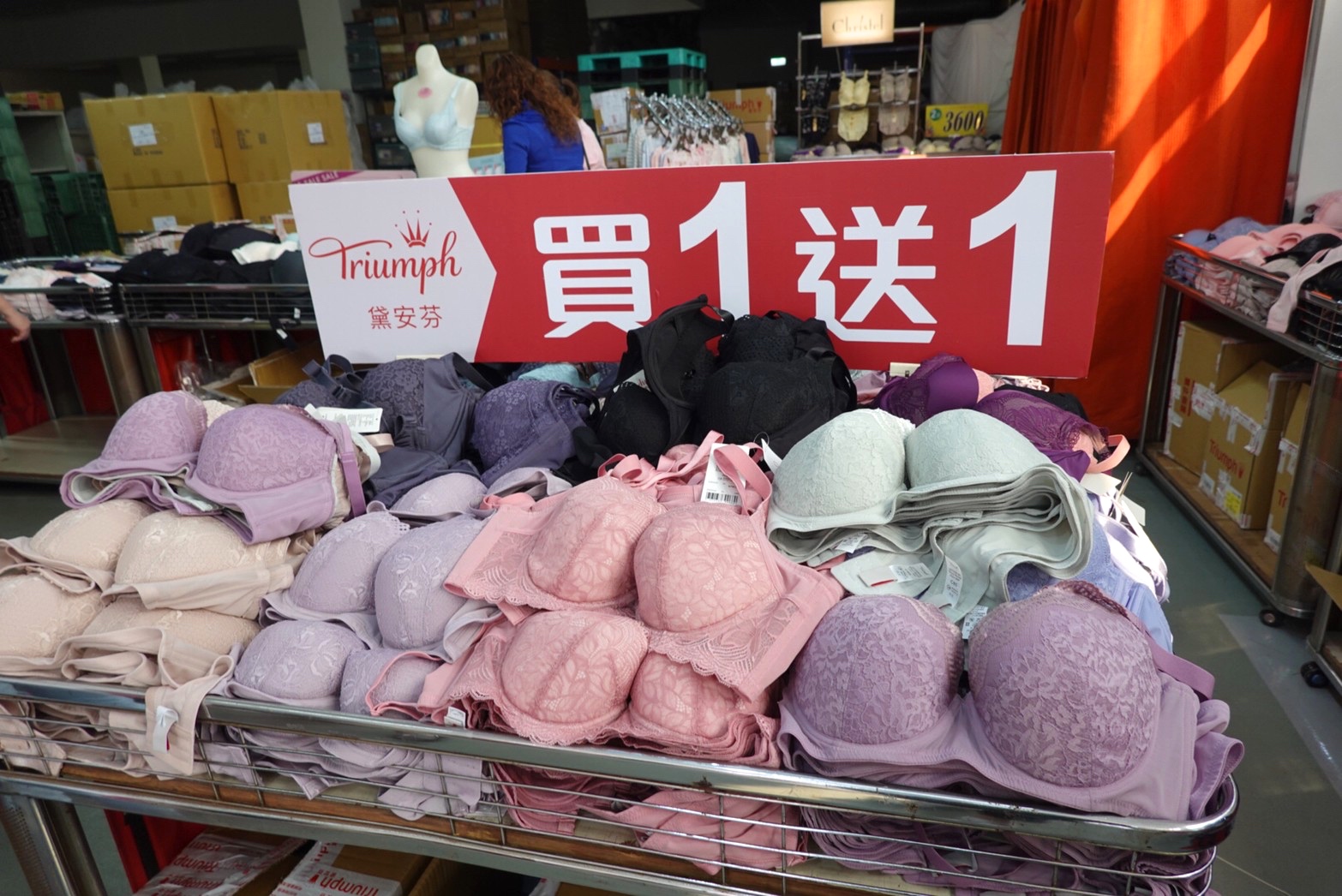 〖八德黛安芬工廠特賣〗即日起到4/5！激殺特賣$88起．消費滿額按讚分享就送．還有機會把電子鍋、吸塵器..帶回家(ᗒᗨᗕ)