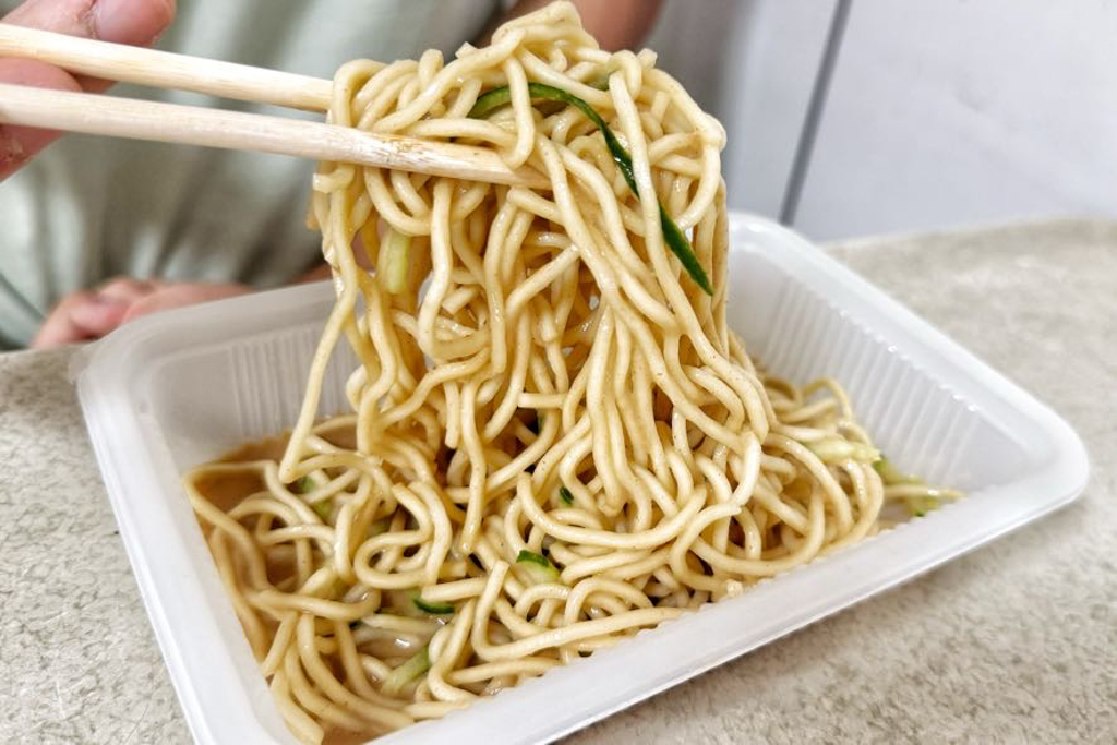明峯早餐,明峯,早餐店,桃園早餐店,桃園早點,豬排漢堡,豬排三明治,涼麵,炸豬排,老字號早餐,