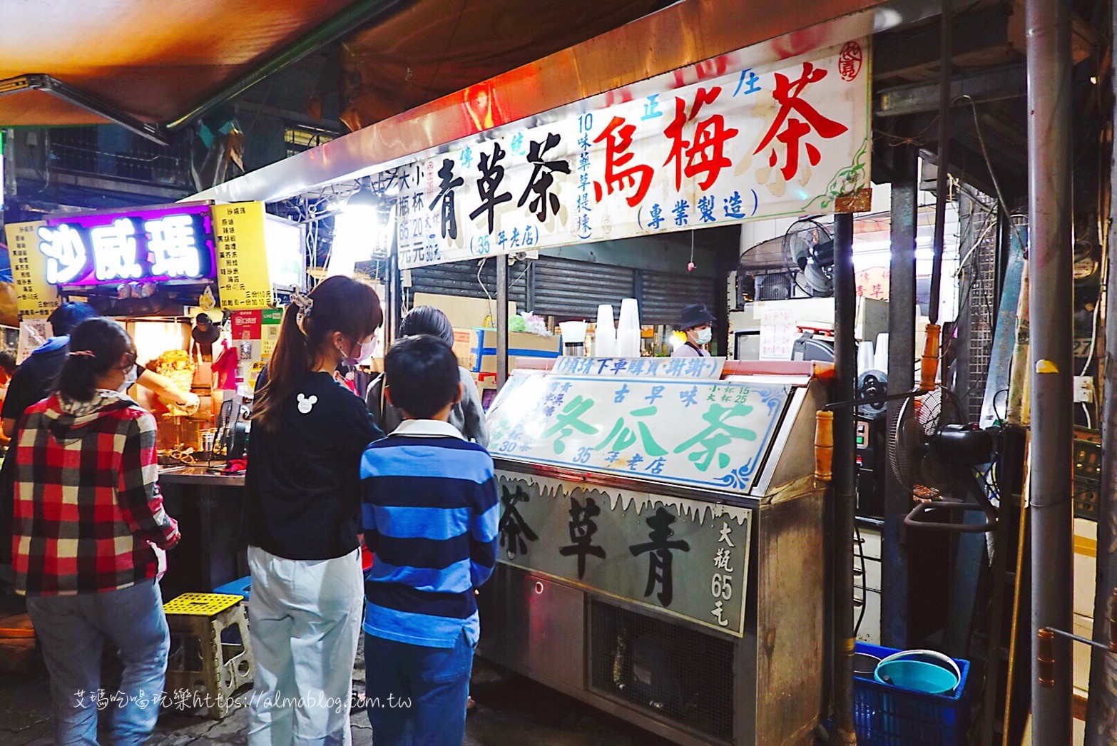 三和武大郎,三重三和夜市,三重夜市,台北橋,夜市小吃,天一青草茶,小楊脆腸滷味,小饅頭,曾記花枝羹,正庄老牌嘉義蕃薯球,生煎包,萬粒肉丸,雞蛋糕 三和武大郎,三重三和夜市,三重夜市,台北橋,夜市小吃,天一青草茶,小楊脆腸滷味,小饅頭,曾記花枝羹,正庄老牌嘉義蕃薯球,生煎包,萬粒肉丸,雞蛋糕