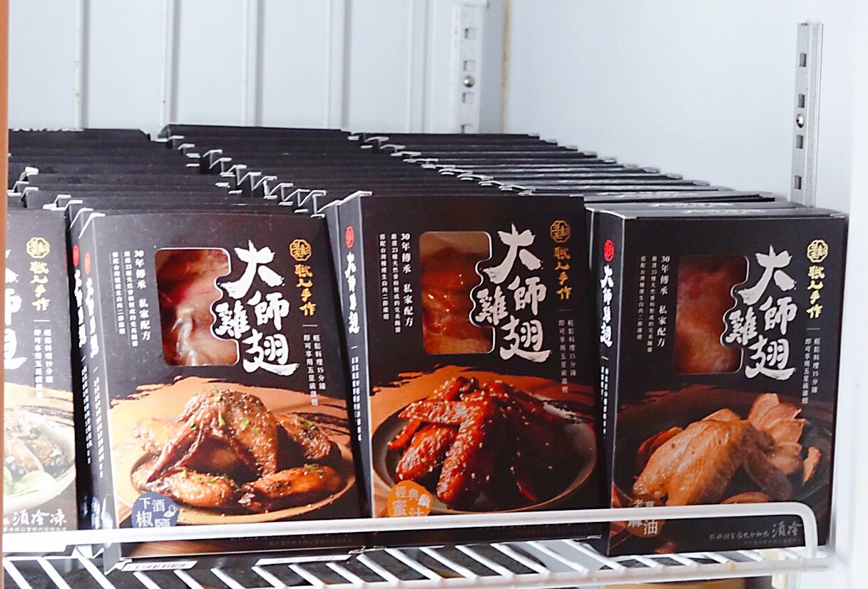 交換禮物,吃到飽,大江購物中心,桃園購物中心,聖誕市集,聖誕節,英倫風市集,銅盤烤肉,青埔中壢美食,高麗園銅盤烤肉 交換禮物,吃到飽,大江購物中心,桃園購物中心,聖誕市集,聖誕節,英倫風市集,銅盤烤肉,青埔中壢美食,高麗園銅盤烤肉