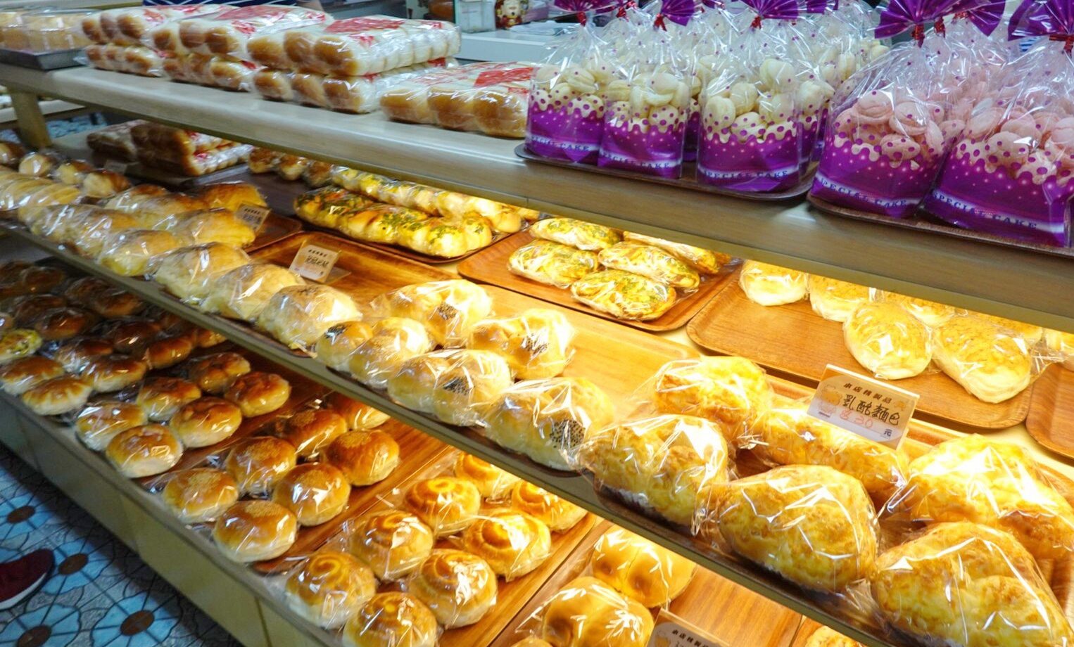 大不同餐包,三重美食,三重小吃,台灣小吃,奶油餐包,批發餐包,牛排餐包,麵包店,奶油餐包 大不同餐包,三重美食,三重小吃,台灣小吃,奶油餐包,批發餐包,牛排餐包,麵包店,奶油餐包