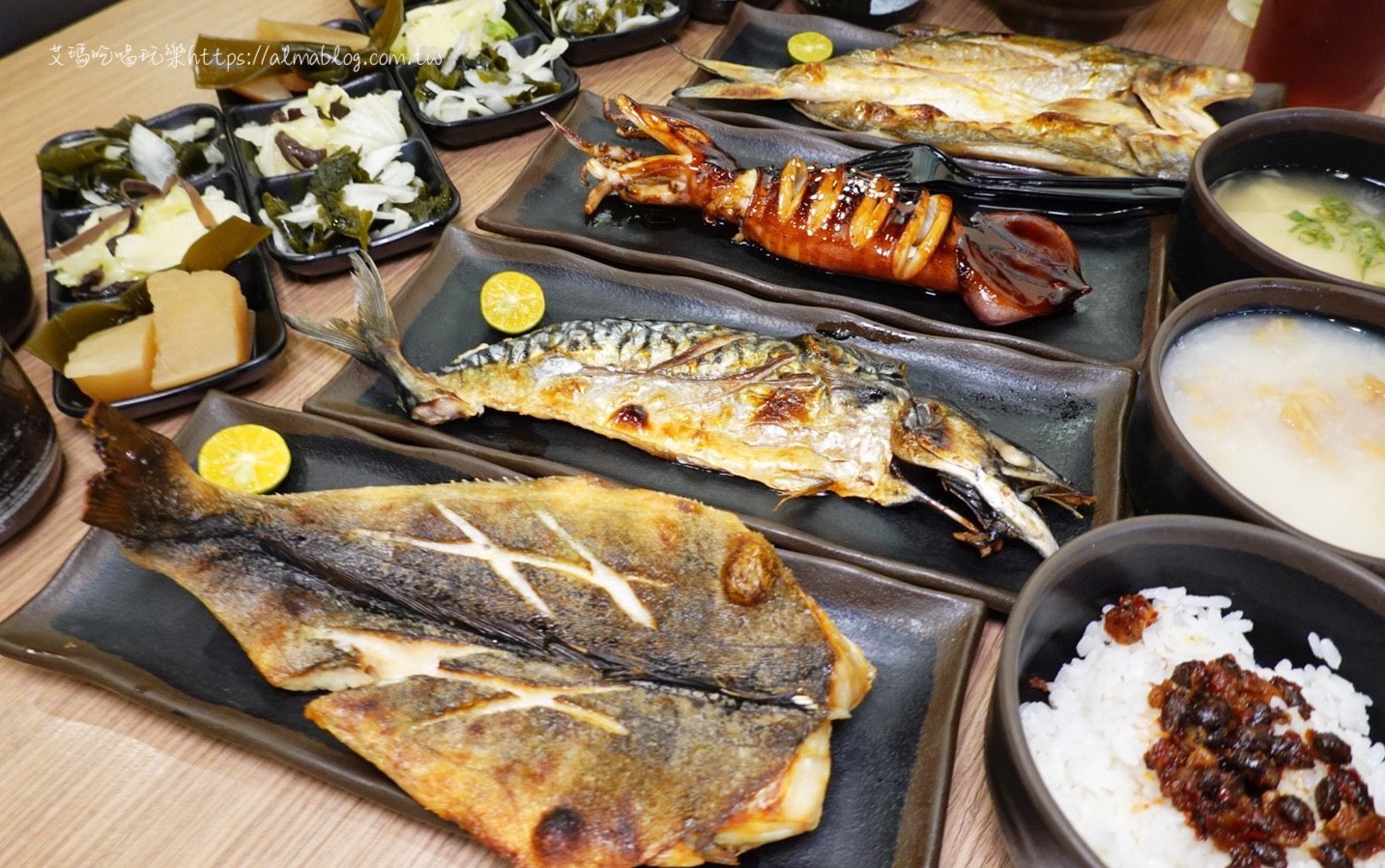 千夜一夜干,日料,炸雞丼,烤魚,烤魷魚,花魚一夜干,薑汁燒肉丼,豬排丼 千夜一夜干,日料,炸雞丼,烤魚,烤魷魚,花魚一夜干,薑汁燒肉丼,豬排丼