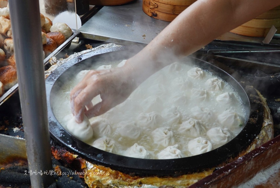 三重美食,台北美食,小籠包,早餐,水煎包,紅茶 三重美食,台北美食,小籠包,早餐,水煎包,紅茶