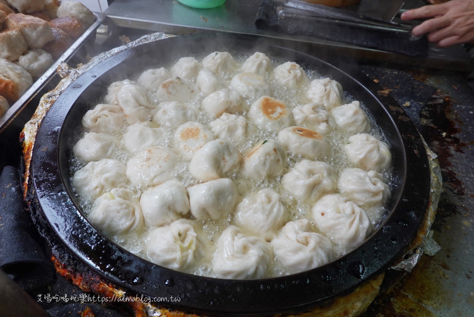 三重美食,台北美食,小籠包,早餐,水煎包,紅茶 三重美食,台北美食,小籠包,早餐,水煎包,紅茶