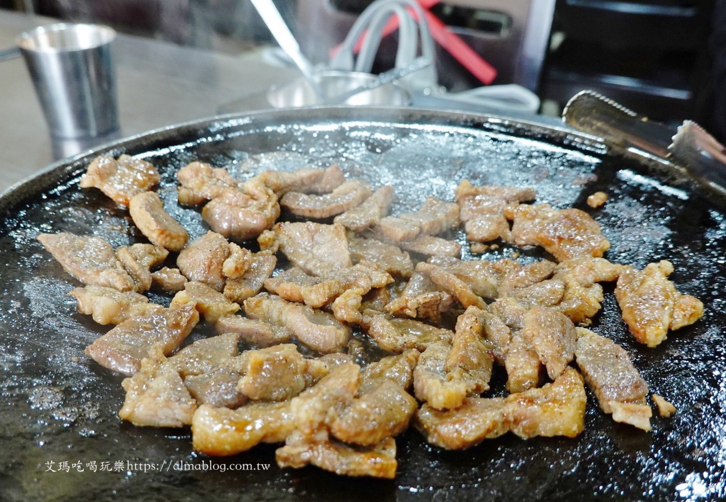 〖韓鼎韓式鍋蓋烤肉〗鍋蓋也能烤肉?生菜包肉吃最爽!150元海鮮煎餅好大一片.辣炒年糕更經典 〖韓鼎韓式鍋蓋烤肉〗鍋蓋也能烤肉?生菜包肉吃最爽!150元海鮮煎餅好大一片.辣炒年糕更經典
