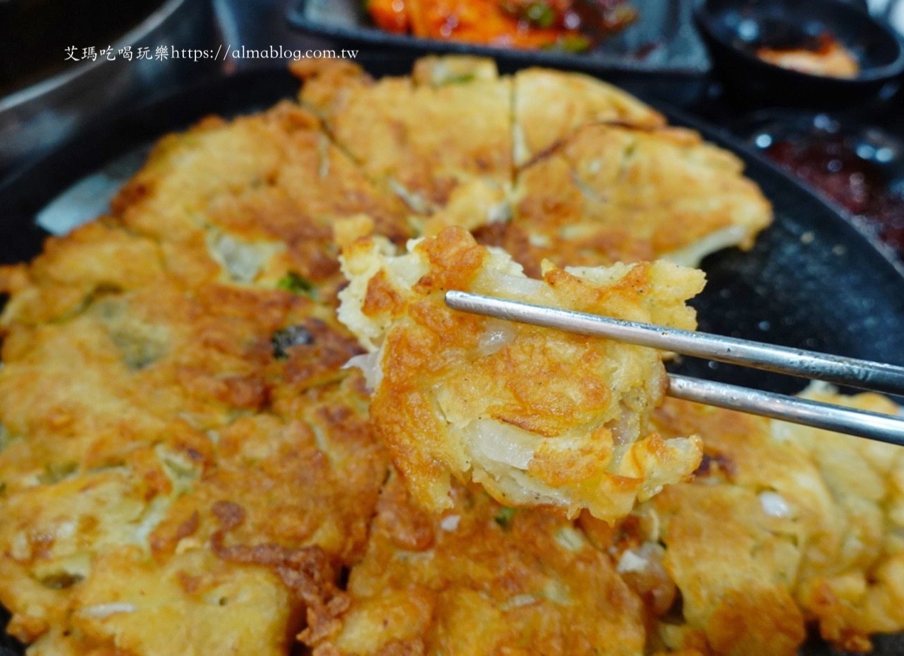 〖韓鼎韓式鍋蓋烤肉〗鍋蓋也能烤肉?生菜包肉吃最爽!150元海鮮煎餅好大一片.辣炒年糕更經典 〖韓鼎韓式鍋蓋烤肉〗鍋蓋也能烤肉?生菜包肉吃最爽!150元海鮮煎餅好大一片.辣炒年糕更經典