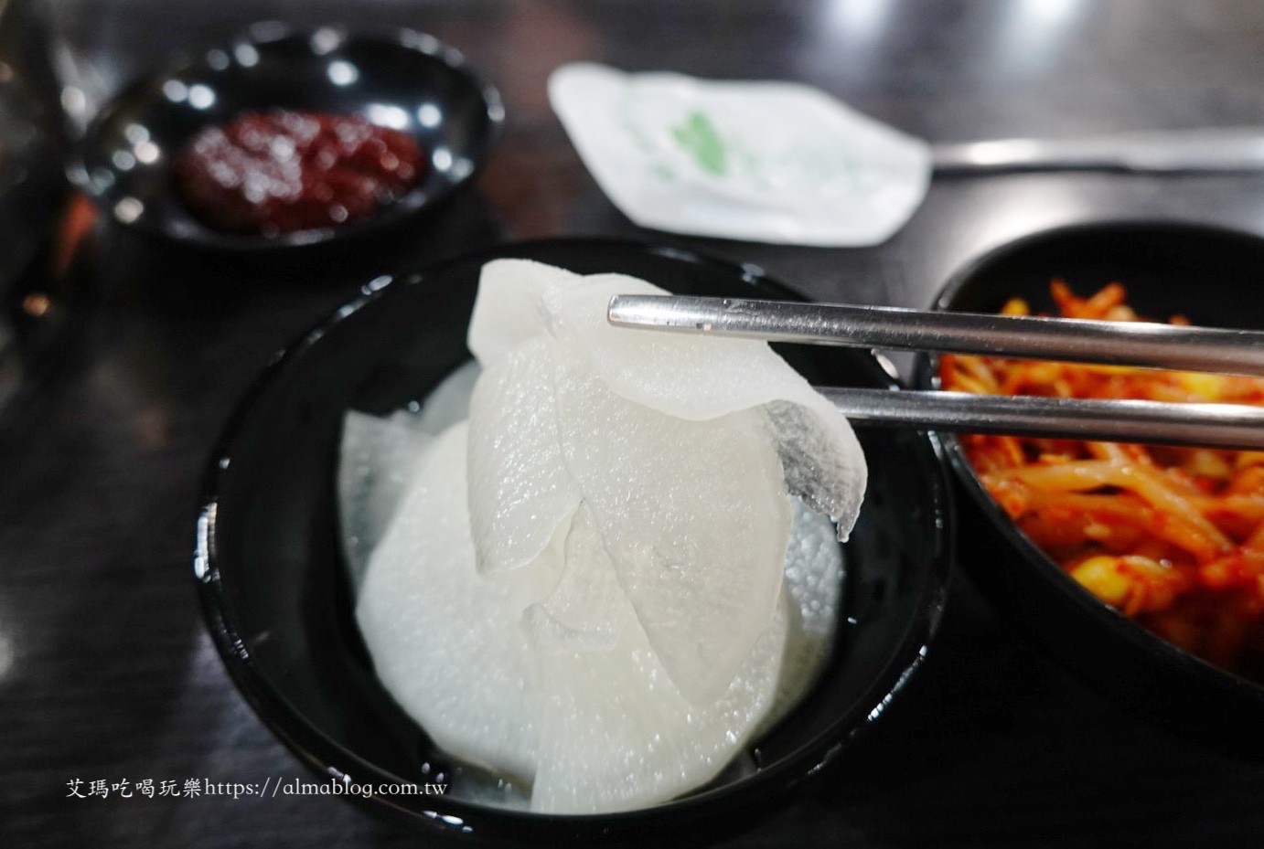 〖韓鼎韓式鍋蓋烤肉〗鍋蓋也能烤肉?生菜包肉吃最爽!150元海鮮煎餅好大一片.辣炒年糕更經典 〖韓鼎韓式鍋蓋烤肉〗鍋蓋也能烤肉?生菜包肉吃最爽!150元海鮮煎餅好大一片.辣炒年糕更經典