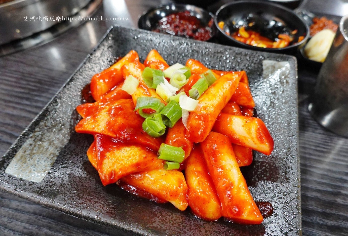 〖韓鼎韓式鍋蓋烤肉〗鍋蓋也能烤肉?生菜包肉吃最爽!150元海鮮煎餅好大一片.辣炒年糕更經典 〖韓鼎韓式鍋蓋烤肉〗鍋蓋也能烤肉?生菜包肉吃最爽!150元海鮮煎餅好大一片.辣炒年糕更經典