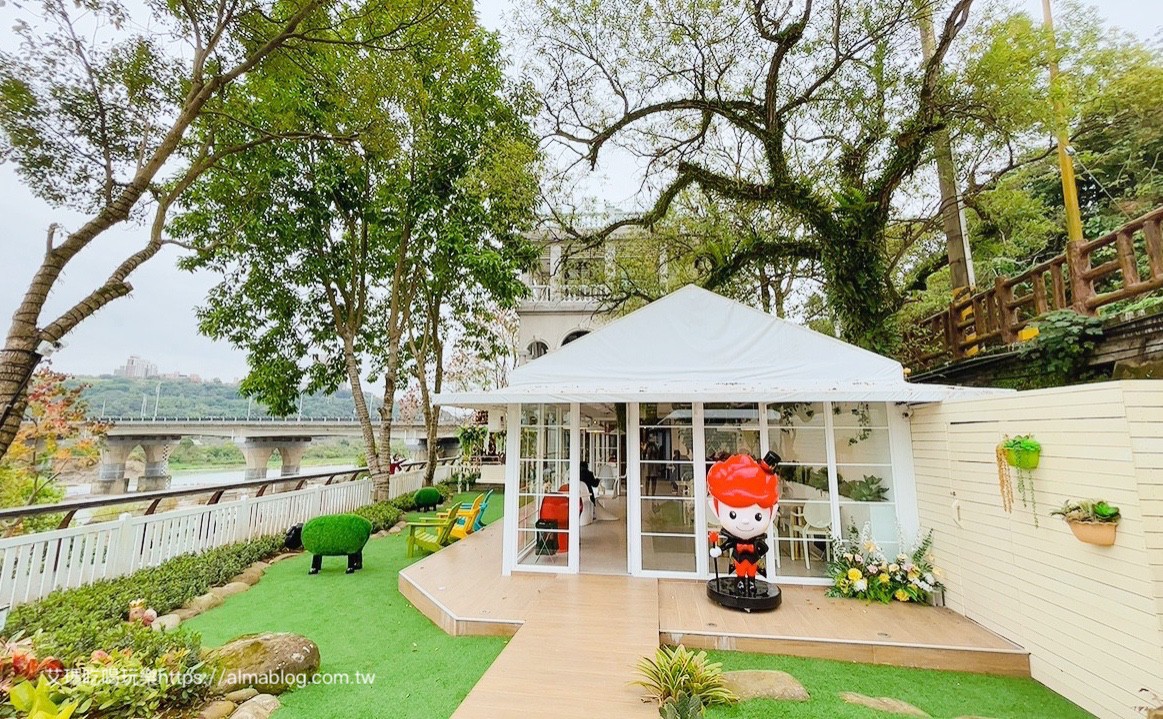 〖玫瑰左岸莊園 InnRose〗座落老街下的秘密基地！歐式莊園民宿．玻璃屋低消80元起．戶外小花園超好拍