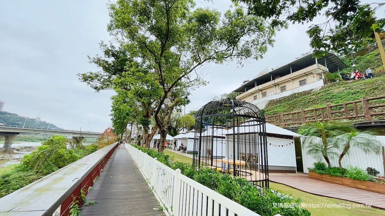 〖玫瑰左岸莊園 InnRose〗座落老街下的秘密基地！歐式莊園民宿．玻璃屋低消80元起．戶外小花園超好拍