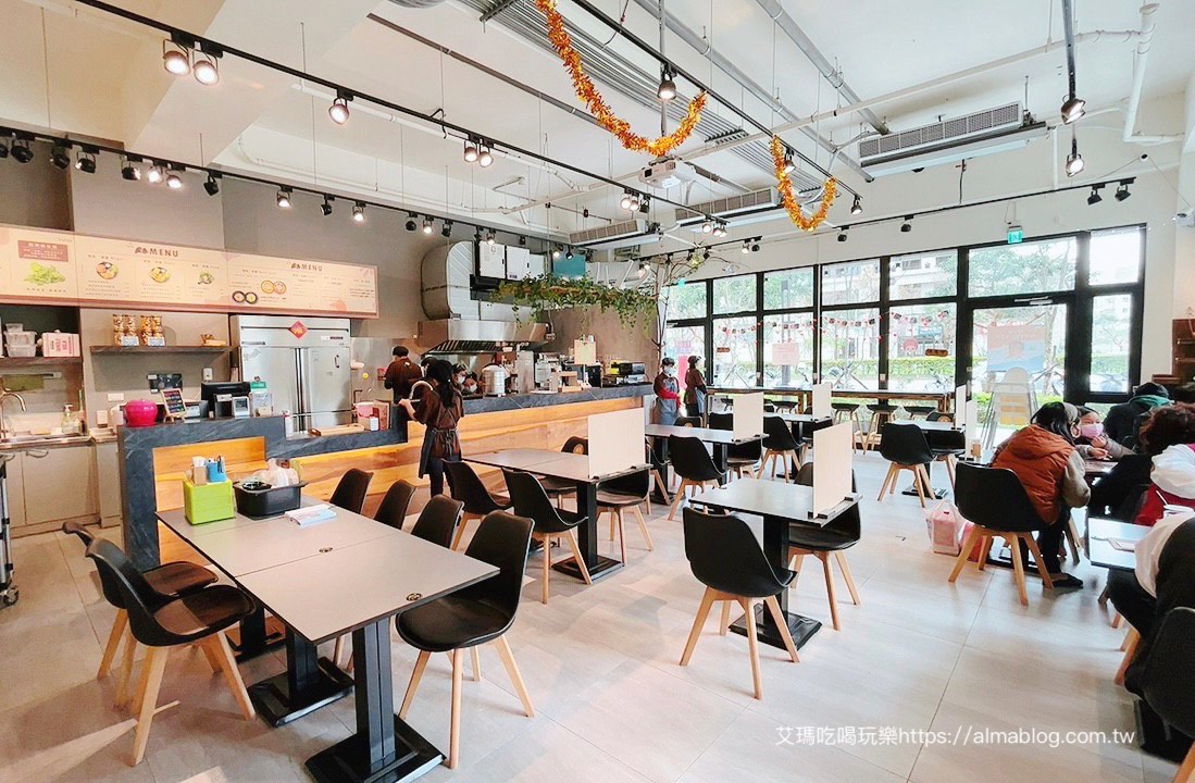 〖陪你走一段路 Walk with you〗八德庇護餐廳|商店.兩大片叉燒拉麵才150元還附飲料!提供飲料寄杯、冷凍小品、點心伴手禮 〖陪你走一段路 Walk with you〗八德庇護餐廳|商店.兩大片叉燒拉麵才150元還附飲料!提供飲料寄杯、冷凍小品、點心伴手禮