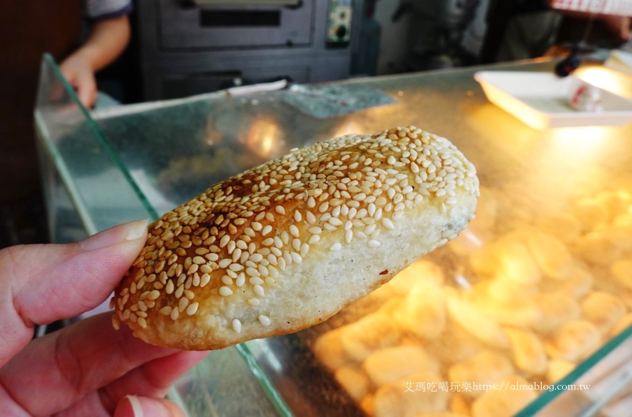 三重美食,台北美食,燒餅,碳烤燒餅小酥餅,酥餅,銅板小吃 三重美食,台北美食,燒餅,碳烤燒餅小酥餅,酥餅,銅板小吃