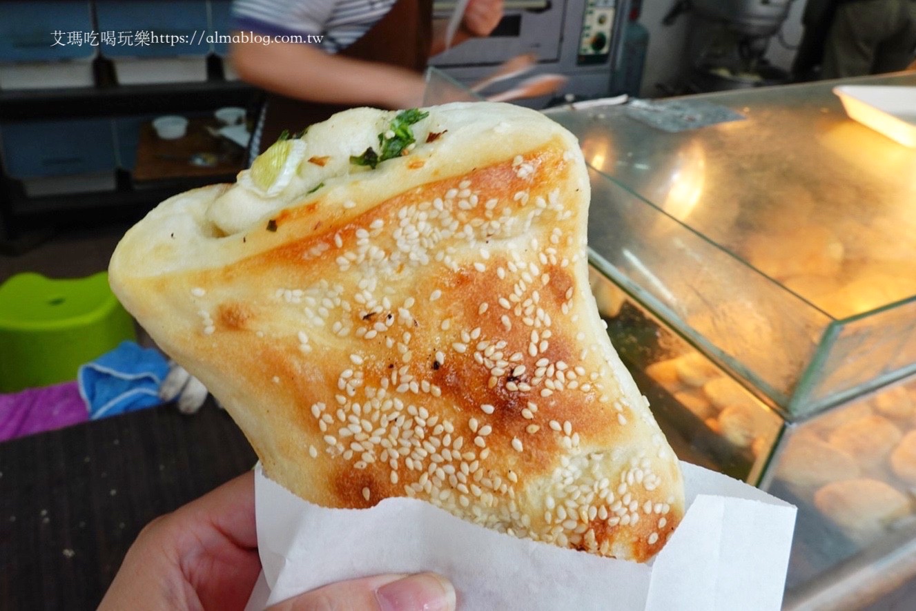 三重美食,台北美食,燒餅,碳烤燒餅小酥餅,酥餅,銅板小吃 三重美食,台北美食,燒餅,碳烤燒餅小酥餅,酥餅,銅板小吃