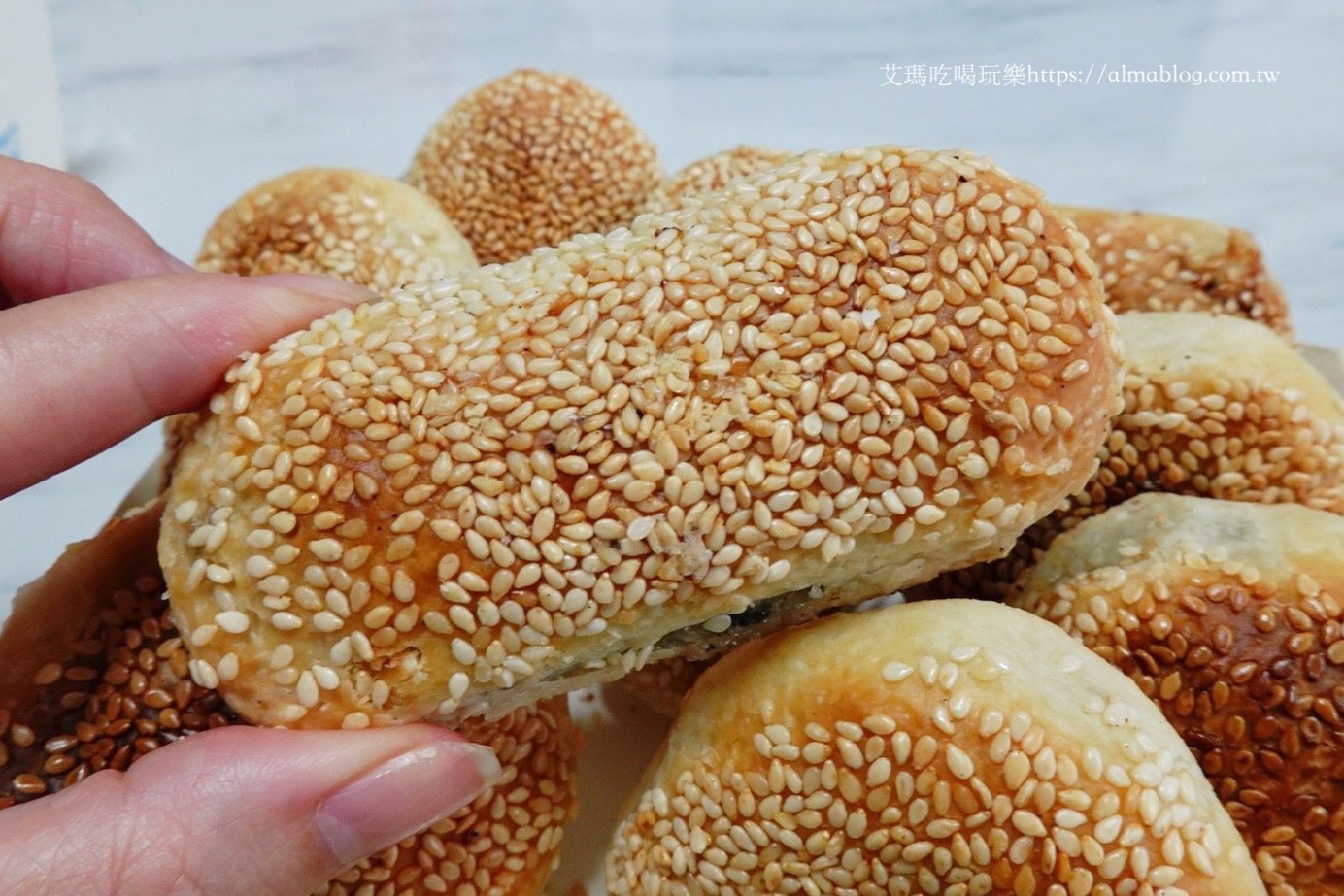 三重美食,台北美食,燒餅,碳烤燒餅小酥餅,酥餅,銅板小吃 三重美食,台北美食,燒餅,碳烤燒餅小酥餅,酥餅,銅板小吃