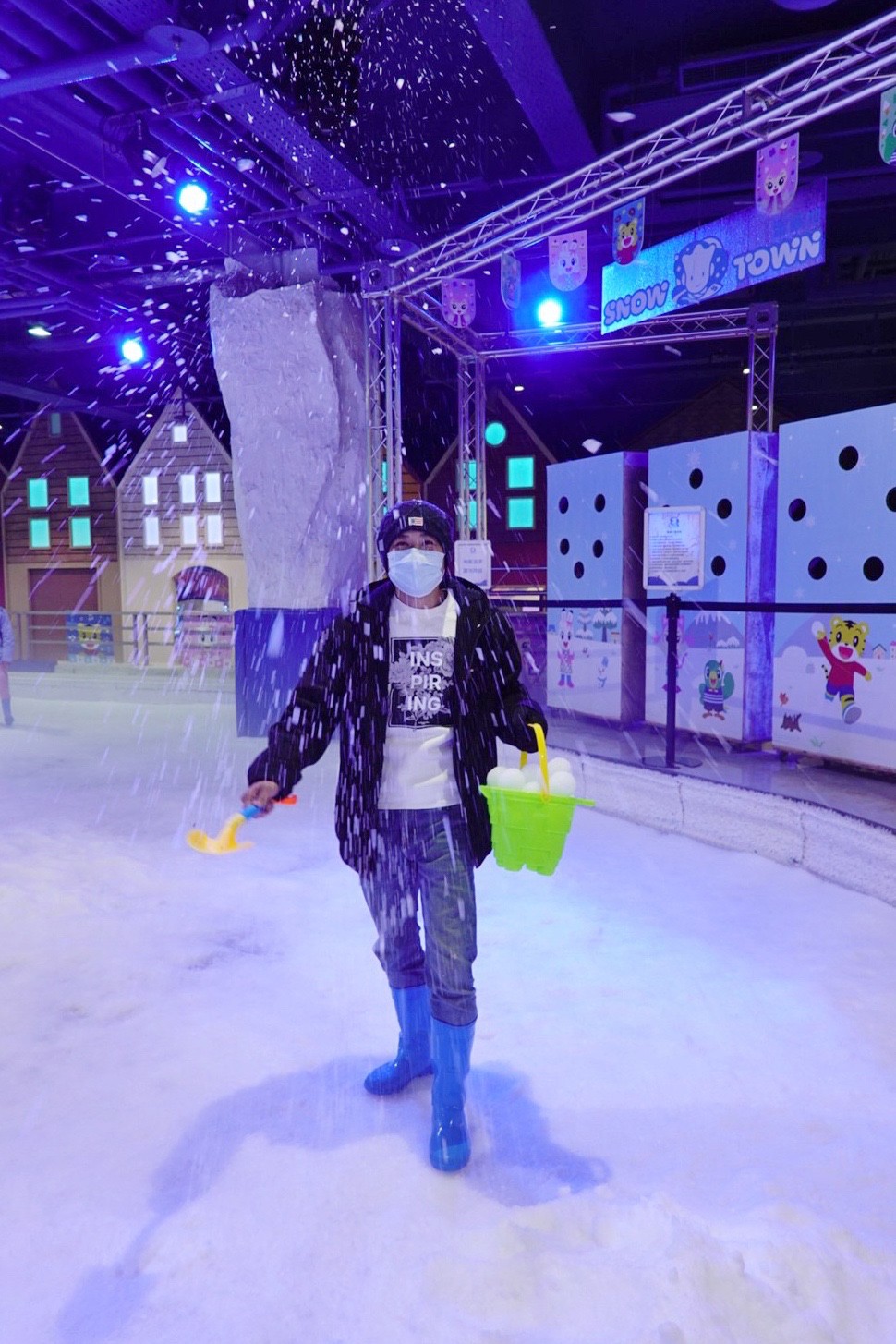 20度恆溫雪場,SNOWTOWN 雪樂地,台中三井,台中好玩,巧虎好朋友雪之旅,滑雪