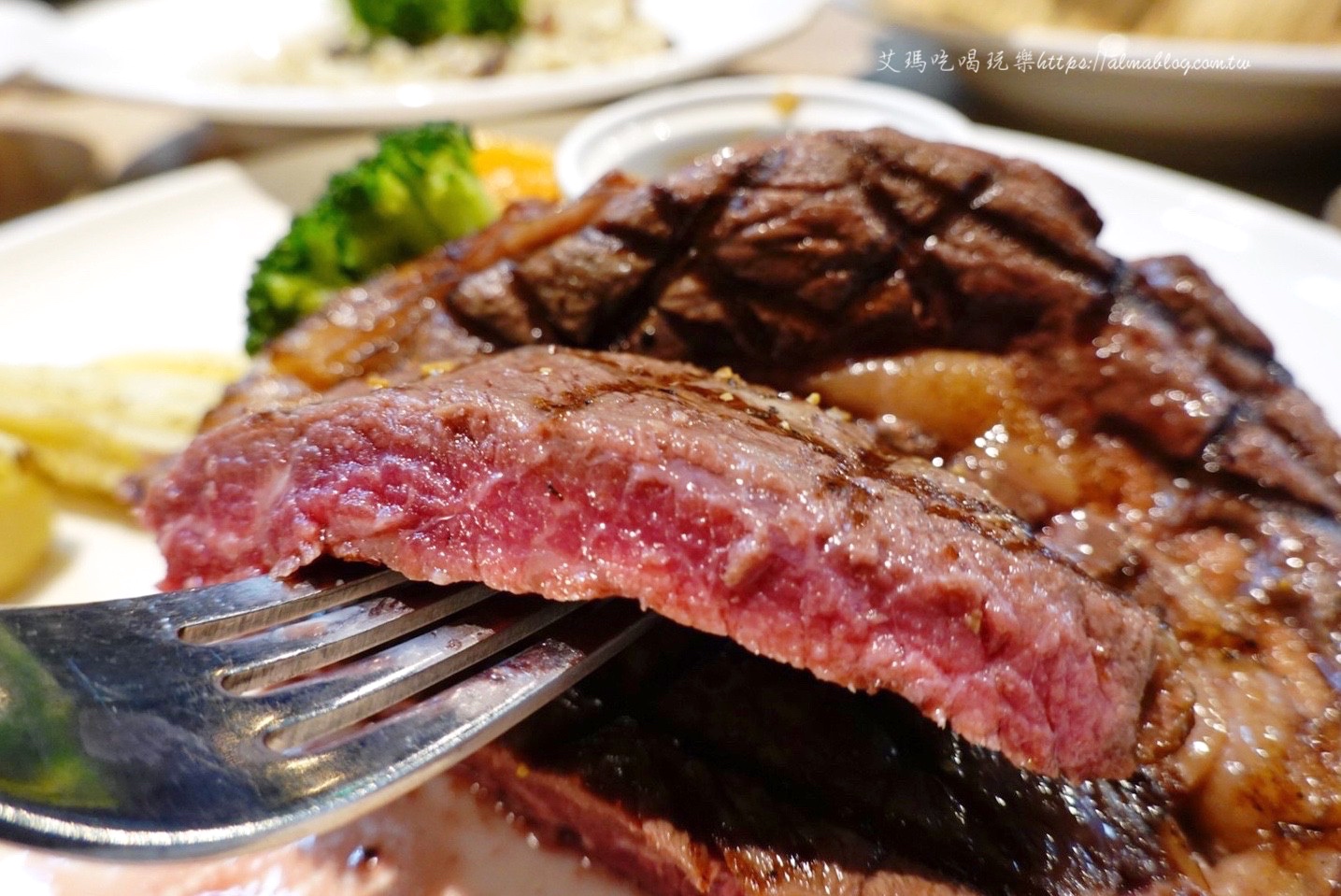 原肉塊濕式熟成技術,台北美食,吃到飽,瀧厚炙燒牛排大安店,炙燒豬排,牛排,肋眼牛排