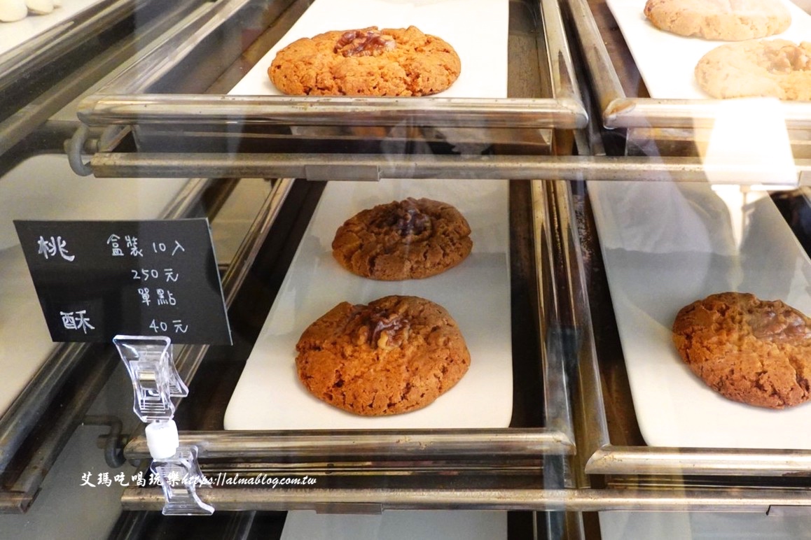 一格 une pâtisserie,咖啡館,平鎮美食,月餅,桃園美食,蛋黃酥,雲南餅 一格 une pâtisserie,咖啡館,平鎮美食,月餅,桃園美食,蛋黃酥,雲南餅
