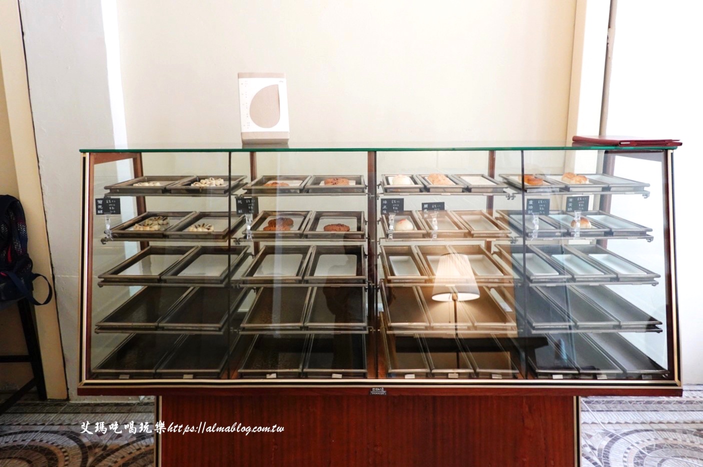 一格 une pâtisserie,咖啡館,平鎮美食,月餅,桃園美食,蛋黃酥,雲南餅 一格 une pâtisserie,咖啡館,平鎮美食,月餅,桃園美食,蛋黃酥,雲南餅