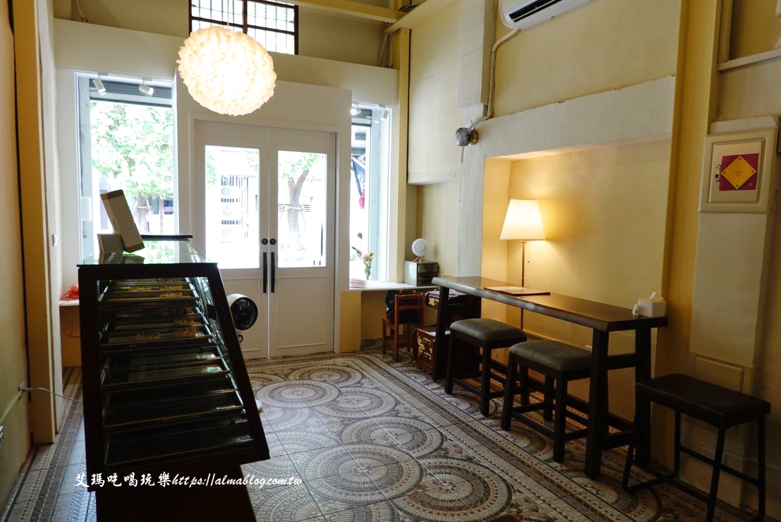 一格 une pâtisserie,咖啡館,平鎮美食,月餅,桃園美食,蛋黃酥,雲南餅 一格 une pâtisserie,咖啡館,平鎮美食,月餅,桃園美食,蛋黃酥,雲南餅