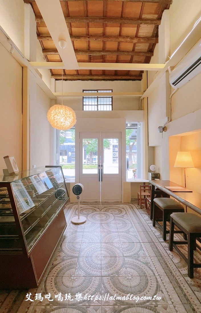 一格 une pâtisserie,咖啡館,平鎮美食,月餅,桃園美食,蛋黃酥,雲南餅