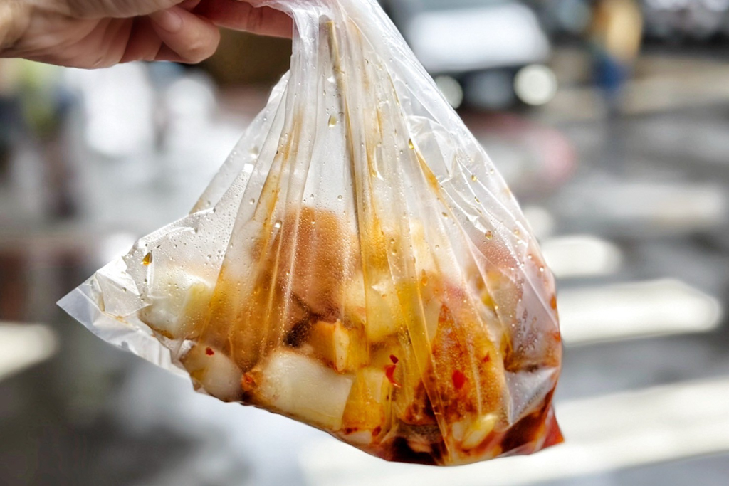高記生炒魷魚,黃石市場,新北美食,早市美食,蘿蔔糕,芋粿,米腸,炸物,綜合炸物,傳統市場