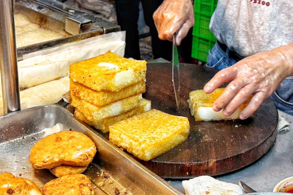 高記生炒魷魚,黃石市場,新北美食,早市美食,蘿蔔糕,芋粿,米腸,炸物,綜合炸物,傳統市場