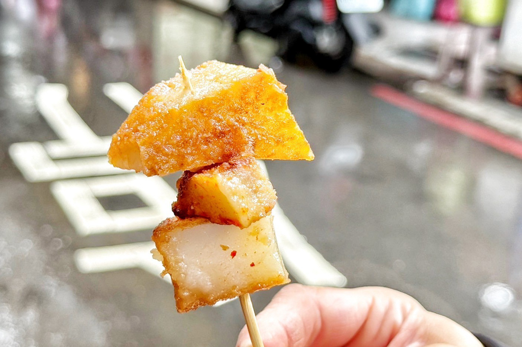 高記生炒魷魚,黃石市場,新北美食,早市美食,蘿蔔糕,芋粿,米腸,炸物,綜合炸物,傳統市場