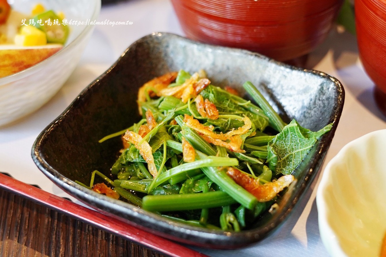 麗池畔,新竹公園,老宅,定食,日料,立體拉花,麗池生活美學館,餵食,公園,免費景點,鯖魚定食