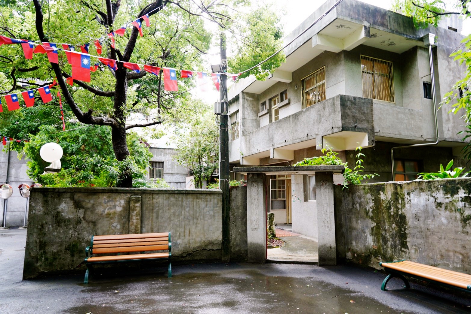 2D奇幻眷村,2D拍照景,免費景點,博物館,將軍樓旁的休憩小屋,拍照點,新北景點,空軍三重一村,親子遊 2D奇幻眷村,2D拍照景,免費景點,博物館,將軍樓旁的休憩小屋,拍照點,新北景點,空軍三重一村,親子遊