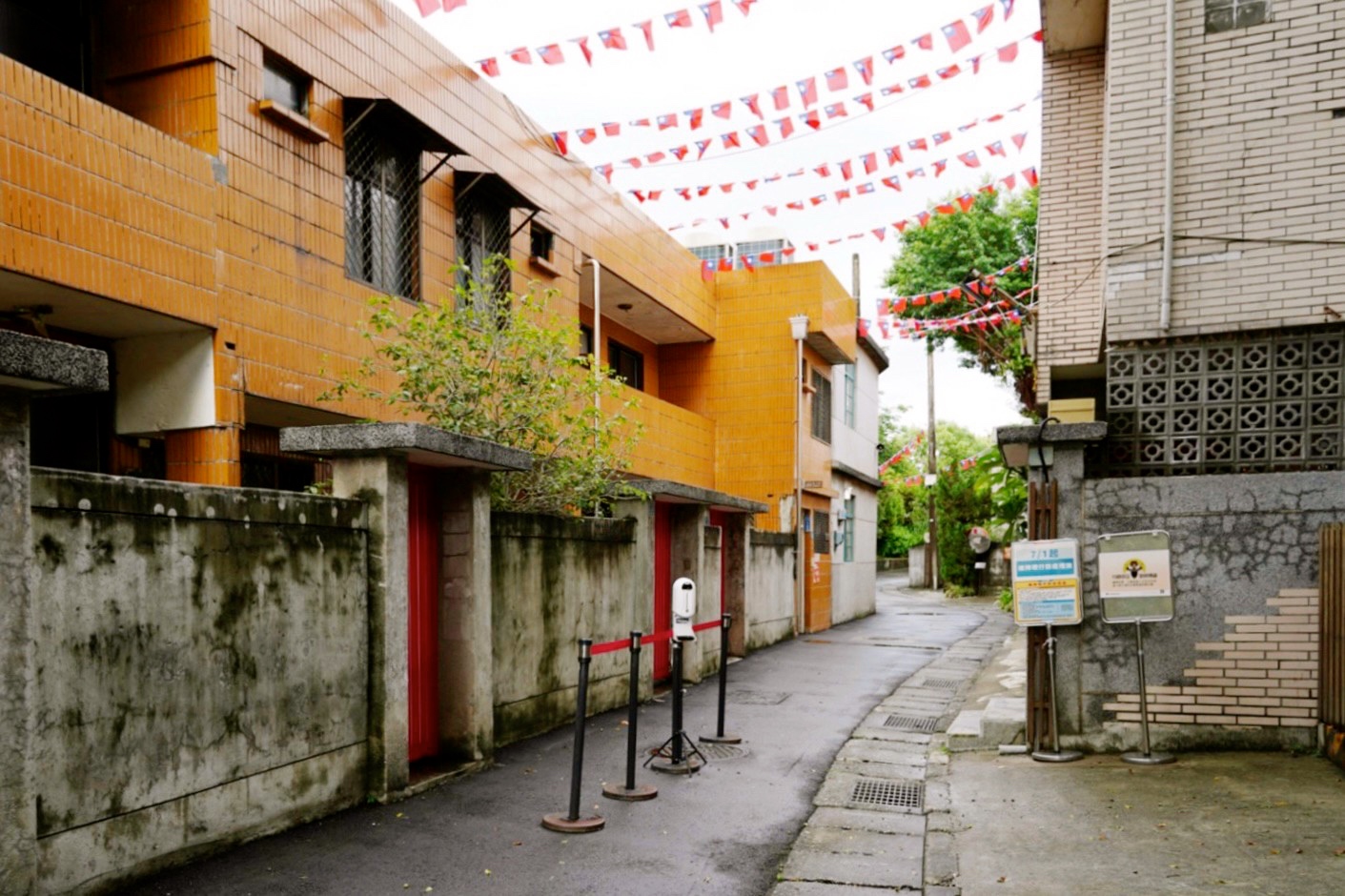 2D奇幻眷村,2D拍照景,免費景點,博物館,將軍樓旁的休憩小屋,拍照點,新北景點,空軍三重一村,親子遊 2D奇幻眷村,2D拍照景,免費景點,博物館,將軍樓旁的休憩小屋,拍照點,新北景點,空軍三重一村,親子遊