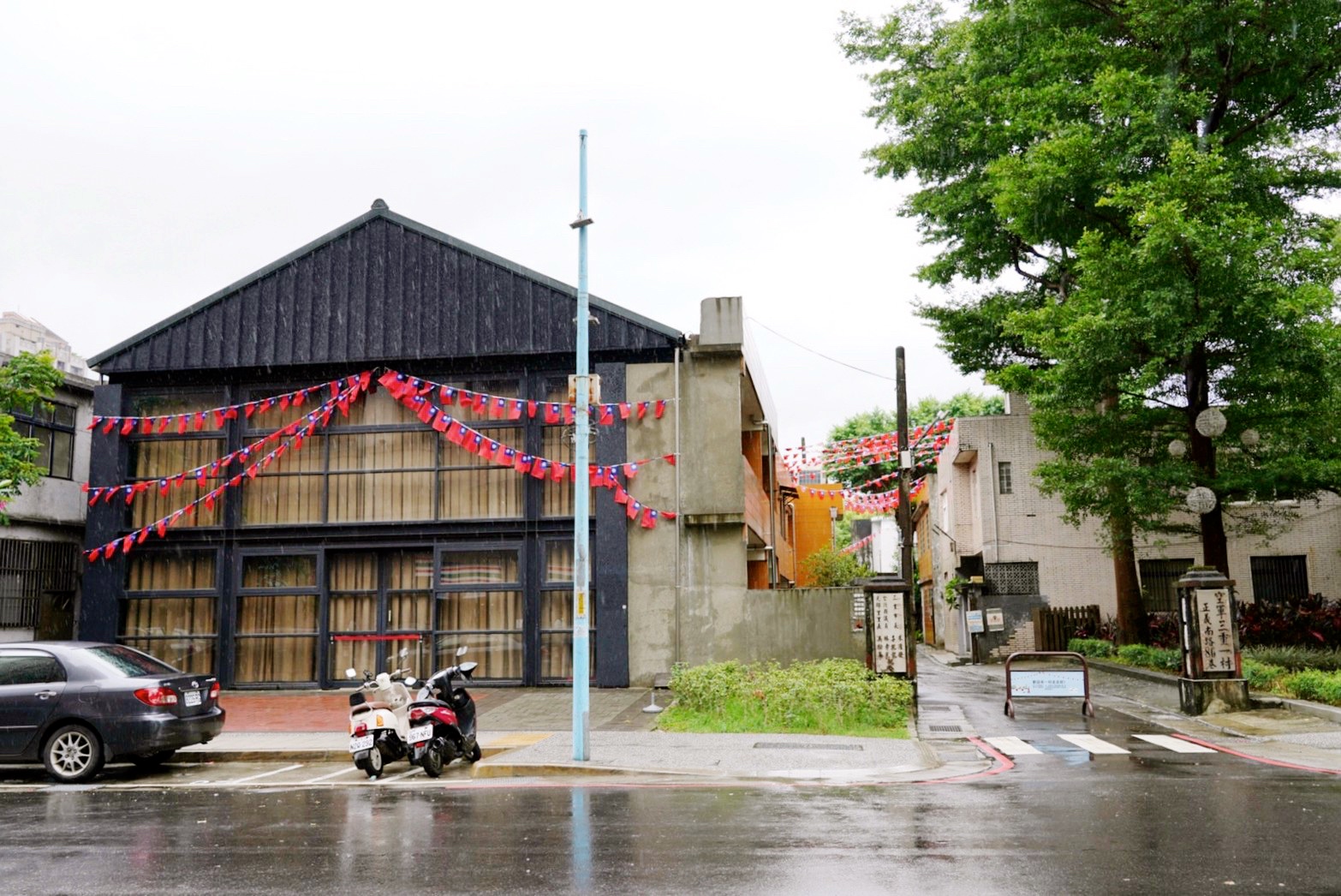 2D奇幻眷村,2D拍照景,免費景點,博物館,將軍樓旁的休憩小屋,拍照點,新北景點,空軍三重一村,親子遊 2D奇幻眷村,2D拍照景,免費景點,博物館,將軍樓旁的休憩小屋,拍照點,新北景點,空軍三重一村,親子遊