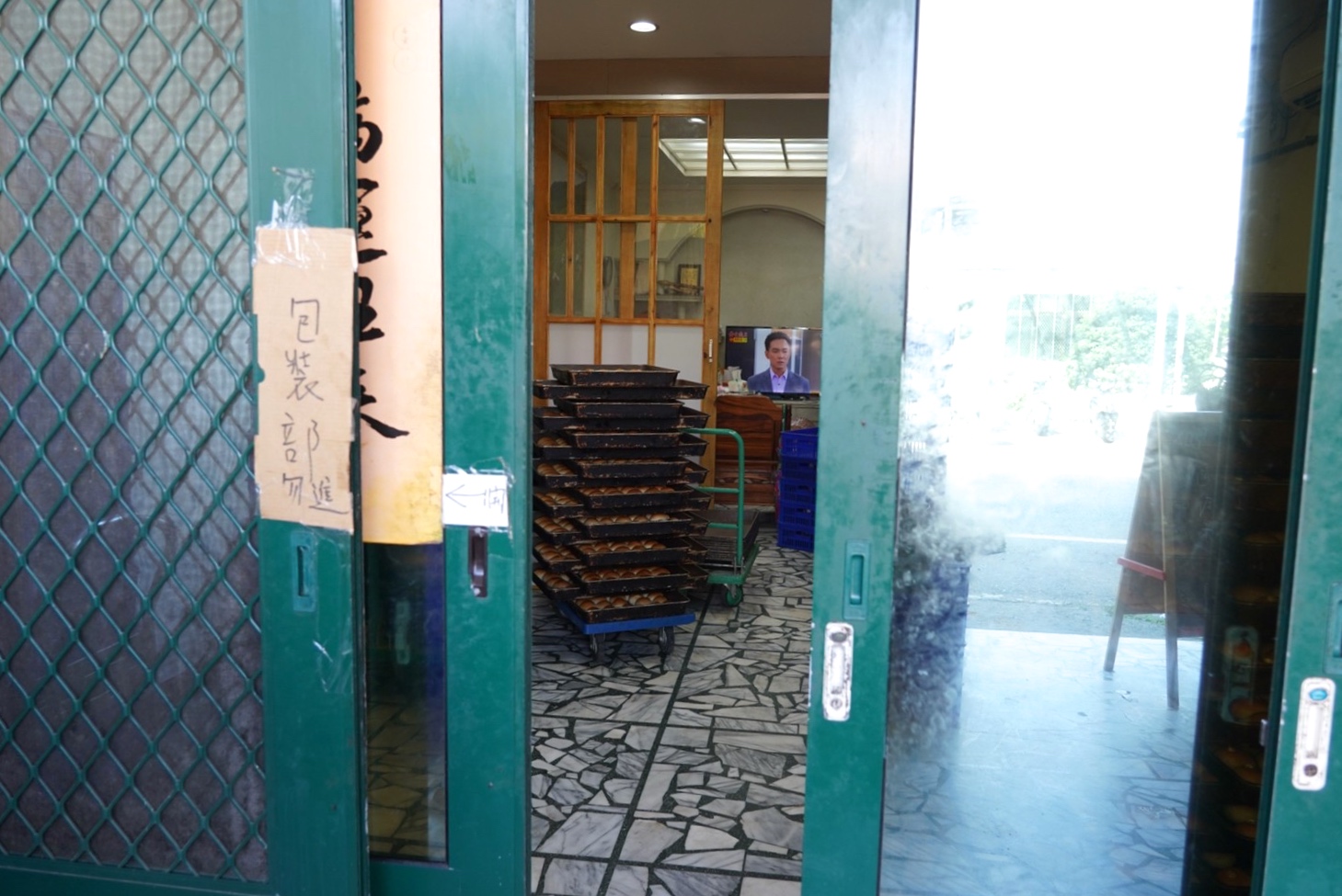 人人麵包專業烘焙,中壢美食,批發餐包,牛排館餐包,爆漿餐包,奶油餐包,小餐包,早餐,麵包,老字號,烘焙坊,桃園批發