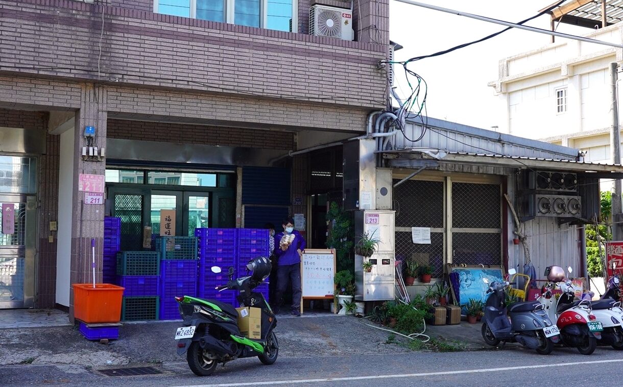人人麵包專業烘焙,中壢美食,批發餐包,牛排館餐包,爆漿餐包,奶油餐包,小餐包,早餐,麵包,老字號,烘焙坊,桃園批發