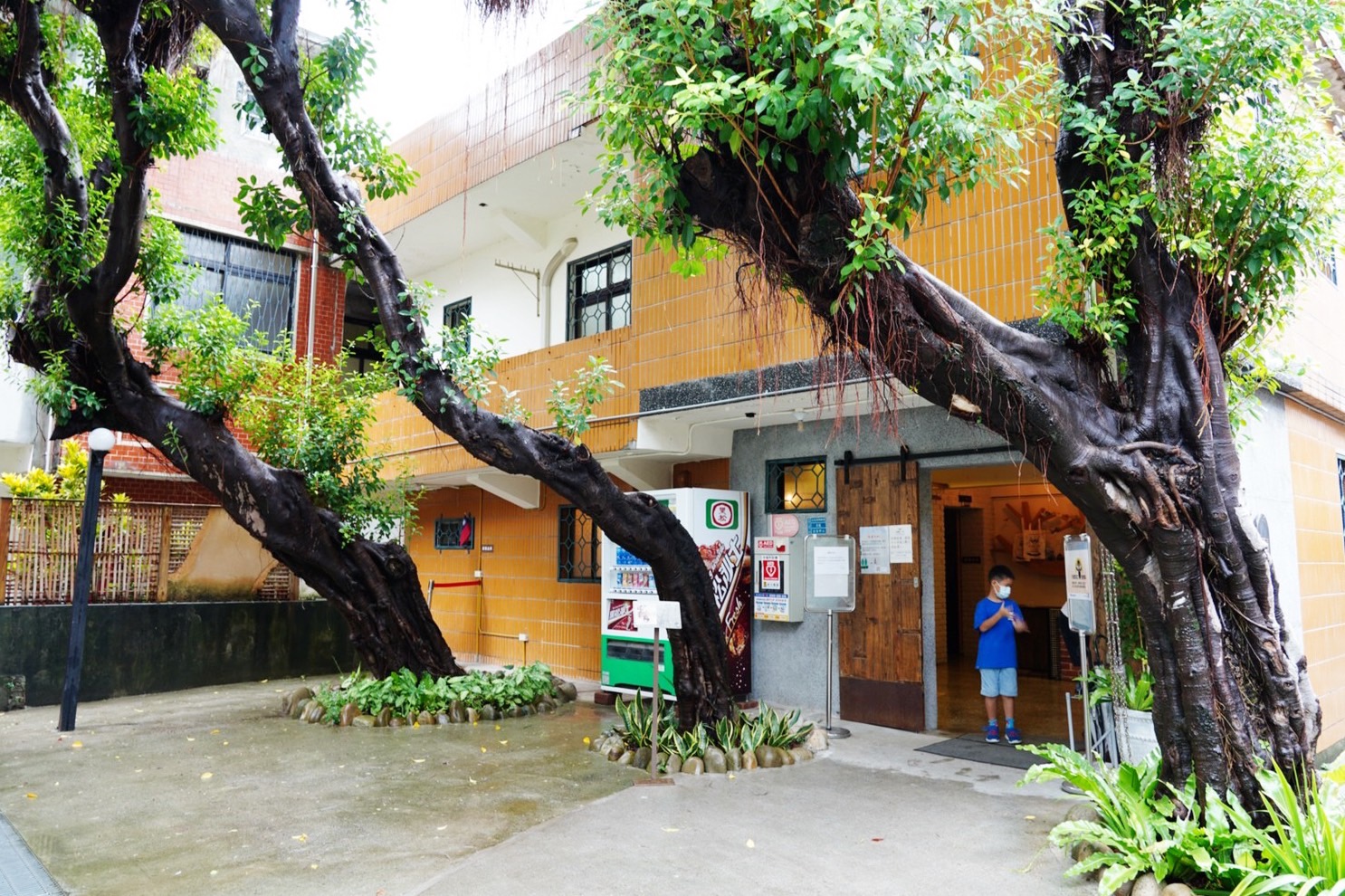 2D奇幻眷村,2D拍照景,免費景點,博物館,將軍樓旁的休憩小屋,拍照點,新北景點,空軍三重一村,親子遊 2D奇幻眷村,2D拍照景,免費景點,博物館,將軍樓旁的休憩小屋,拍照點,新北景點,空軍三重一村,親子遊