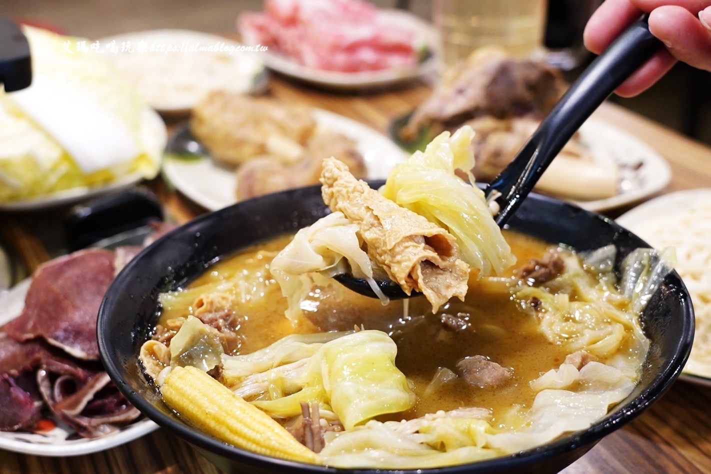 山羊城全羊館羊肉爐,羊肉爐,薑母鴨,泡菜鍋,三重美食,新北美食,山羊城,全羊館,台灣小吃,鍋物,羊三層肉,山羊城羊肉爐