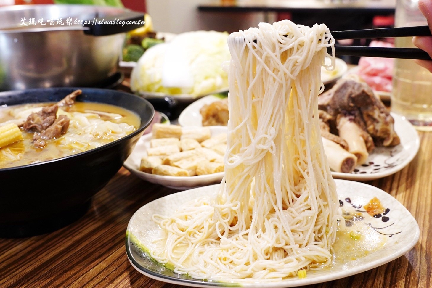 山羊城全羊館羊肉爐,羊肉爐,薑母鴨,泡菜鍋,三重美食,新北美食,山羊城,全羊館,台灣小吃,鍋物,羊三層肉,山羊城羊肉爐