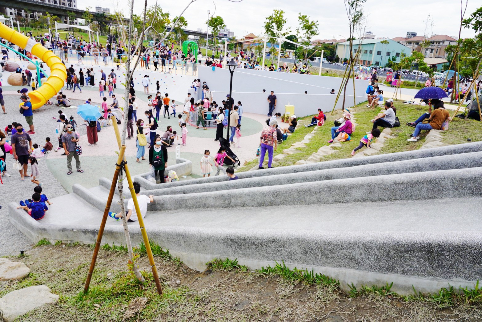 台中景點,免費景點,公園,台中公園,馬卡龍公園,溜滑梯