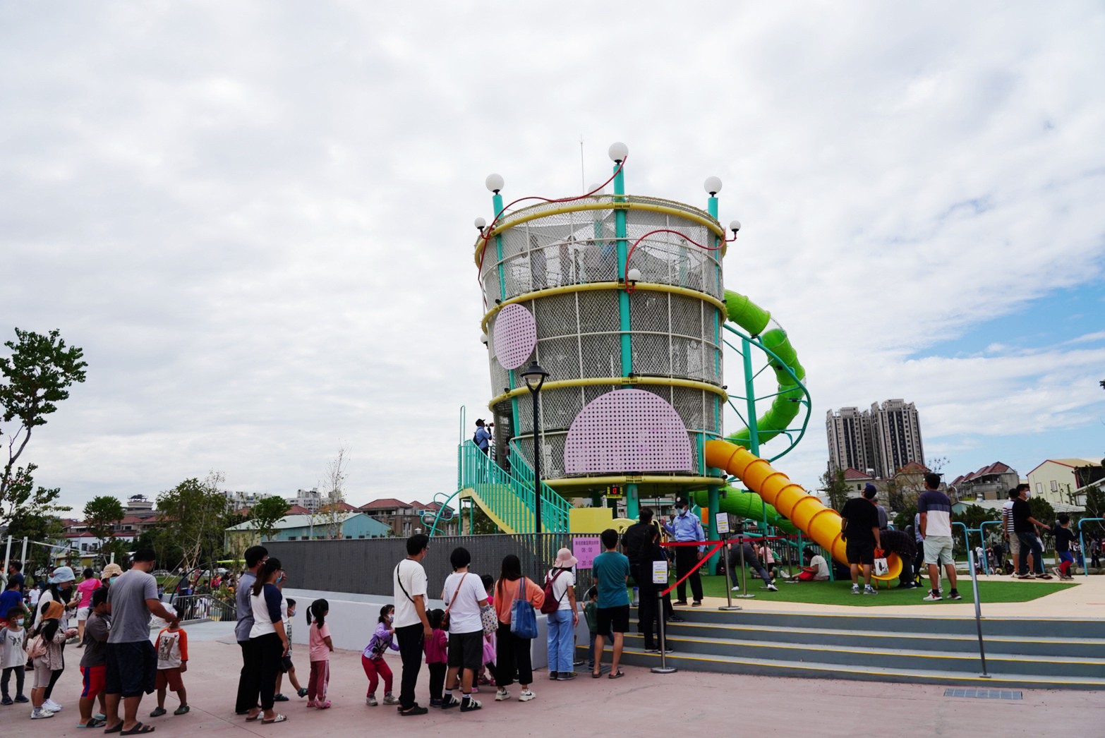 台中景點,免費景點,公園,台中公園,馬卡龍公園,溜滑梯