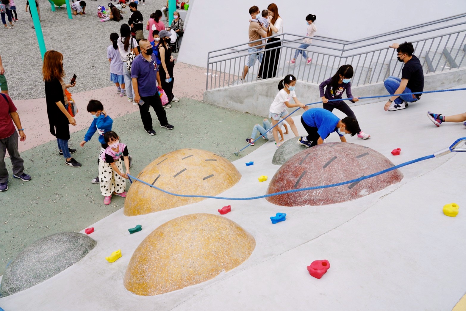 台中景點,免費景點,公園,台中公園,馬卡龍公園,溜滑梯