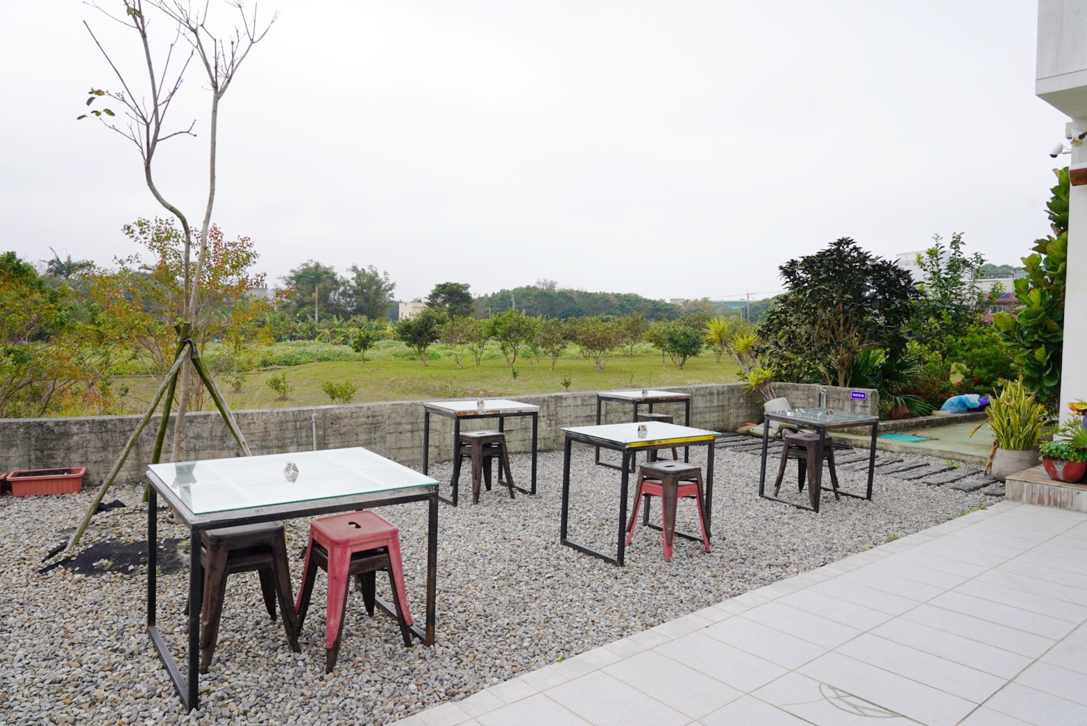 新竹美食,香山美食,咖啡館,蛋糕,甜點,草莓塔,鹹檸七,沒有名字的甜點專賣,宇治抹茶紅豆塔,咖啡,拿鐵,